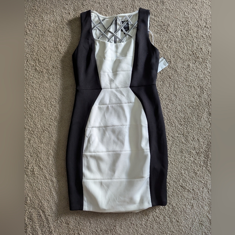Jax Size 8 Black and Ivory dress